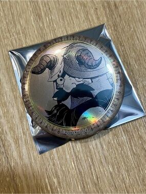 Delicious In Dungeon Senshi of Izganda Holographic Button PinBadge Dungeon Meshi